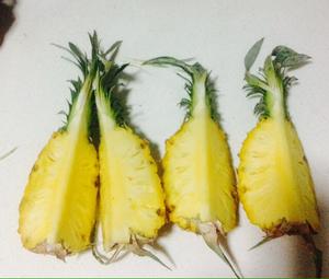 切菠萝的正确姿势的做法 步骤2