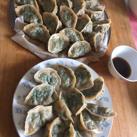 馅大皮薄的小小蒸饺