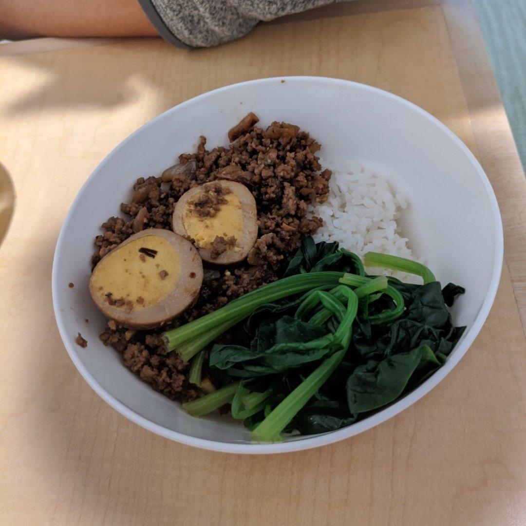 洋葱酥卤肉饭
