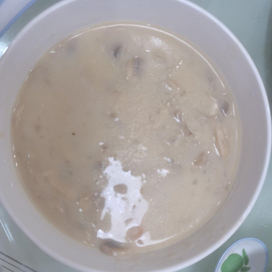 超惊艳奶油蘑菇汤(牛奶版本)
