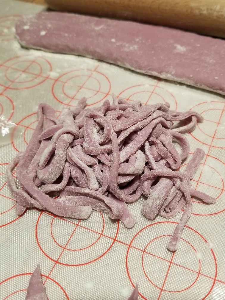 奶香紫薯手工面-消耗奶粉的做法