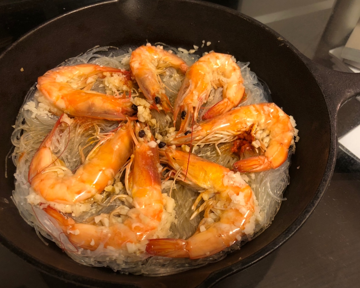 蒜蓉粉絲蝦🦐（平底鐵鍋不只是煎牛扒！）的做法