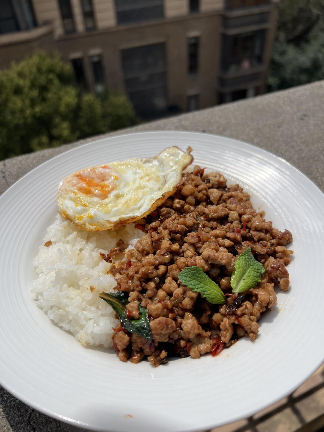 泰式打抛牛肉/猪肉碎饭