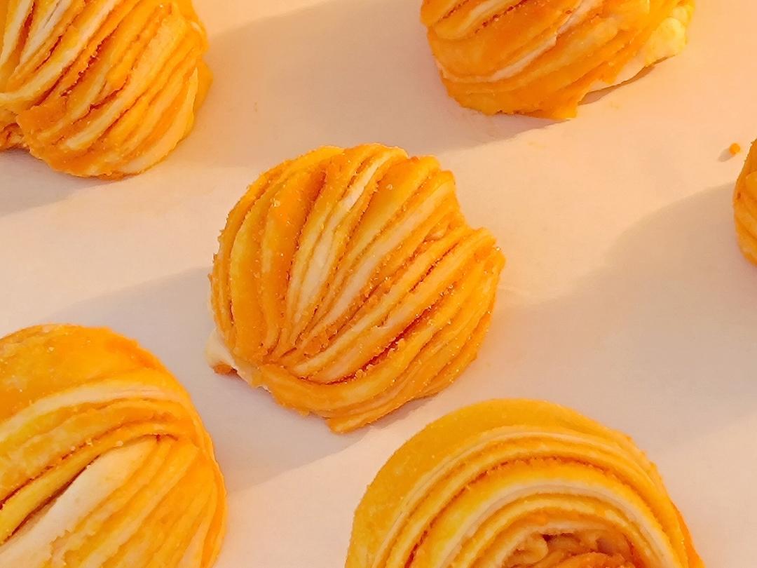 金沙咸蛋牛奶小花卷