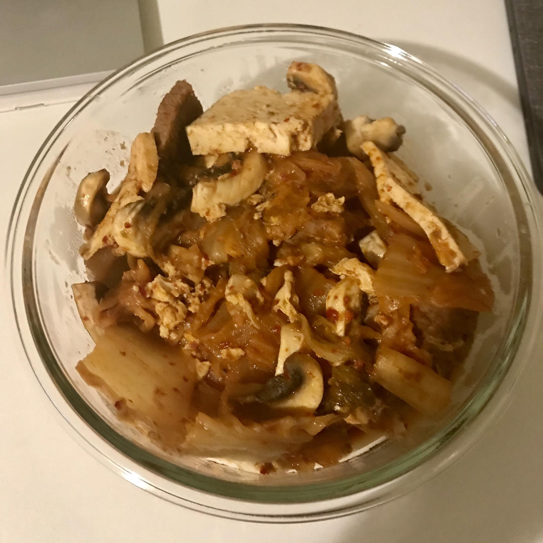 泡菜炒五花肉
