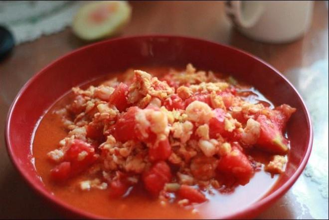 西红柿虾仁炒鸡蛋的做法