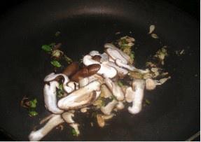 虾皮香菇小白菜的做法 步骤3