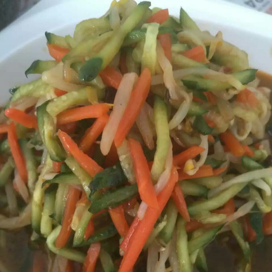 凉拌豆芽黄瓜菜