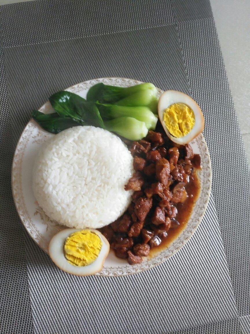 洋葱酥卤肉饭