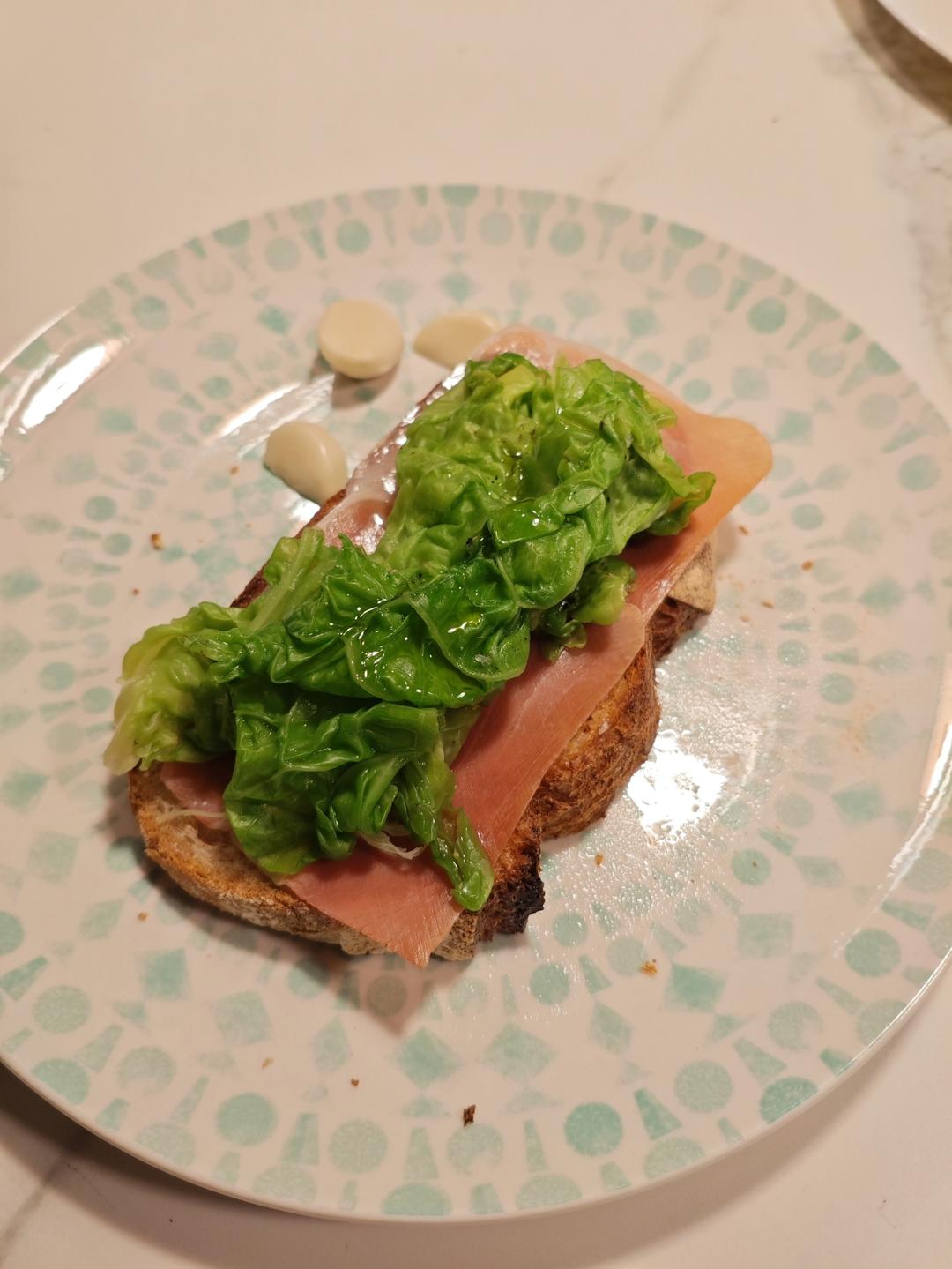 恐龙羽衣甘蓝和意大利风干火腿烤面包片 Cavolo Nero and Prosciutto Bruschetta
