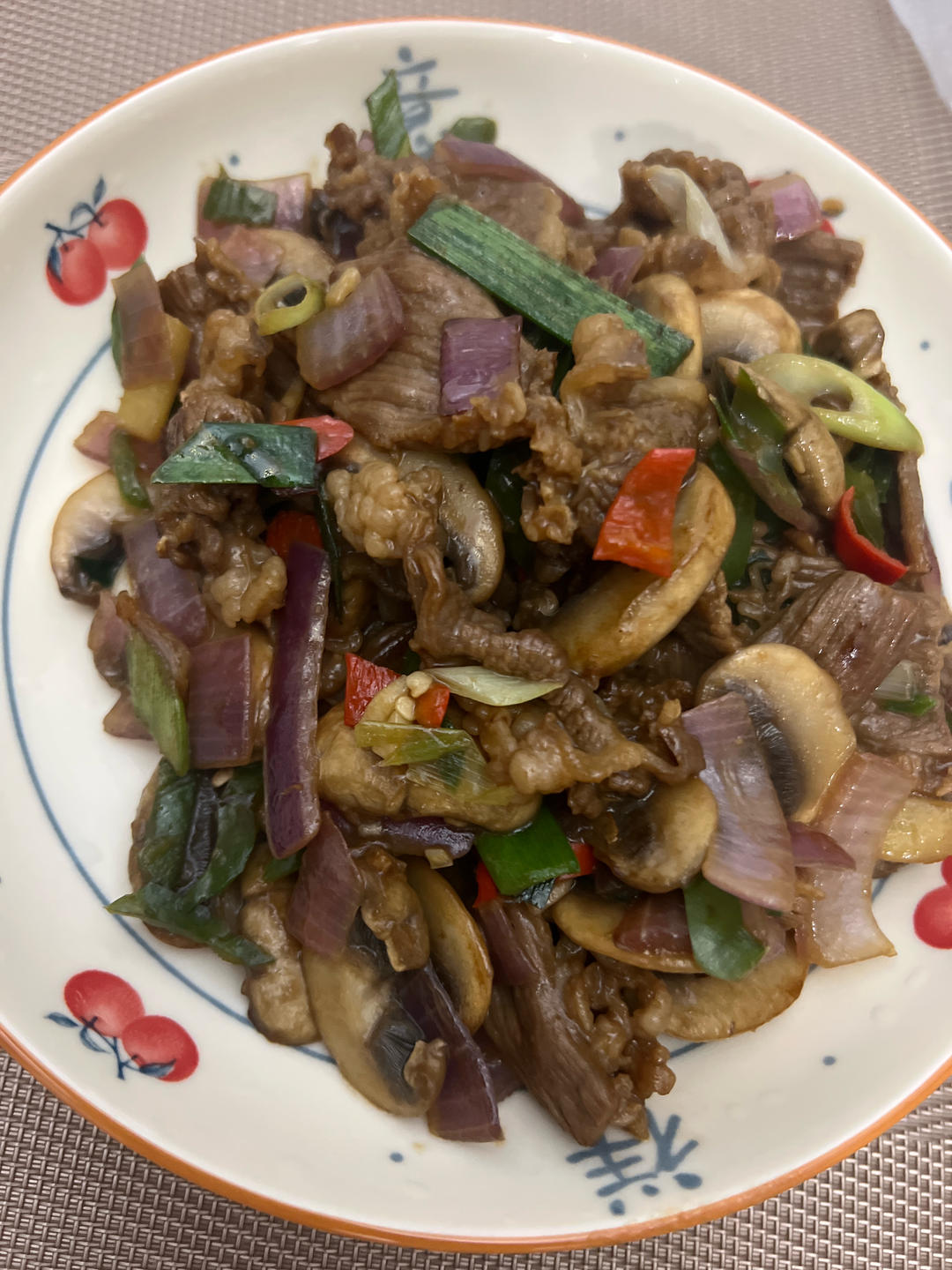 口蘑炒牛肉