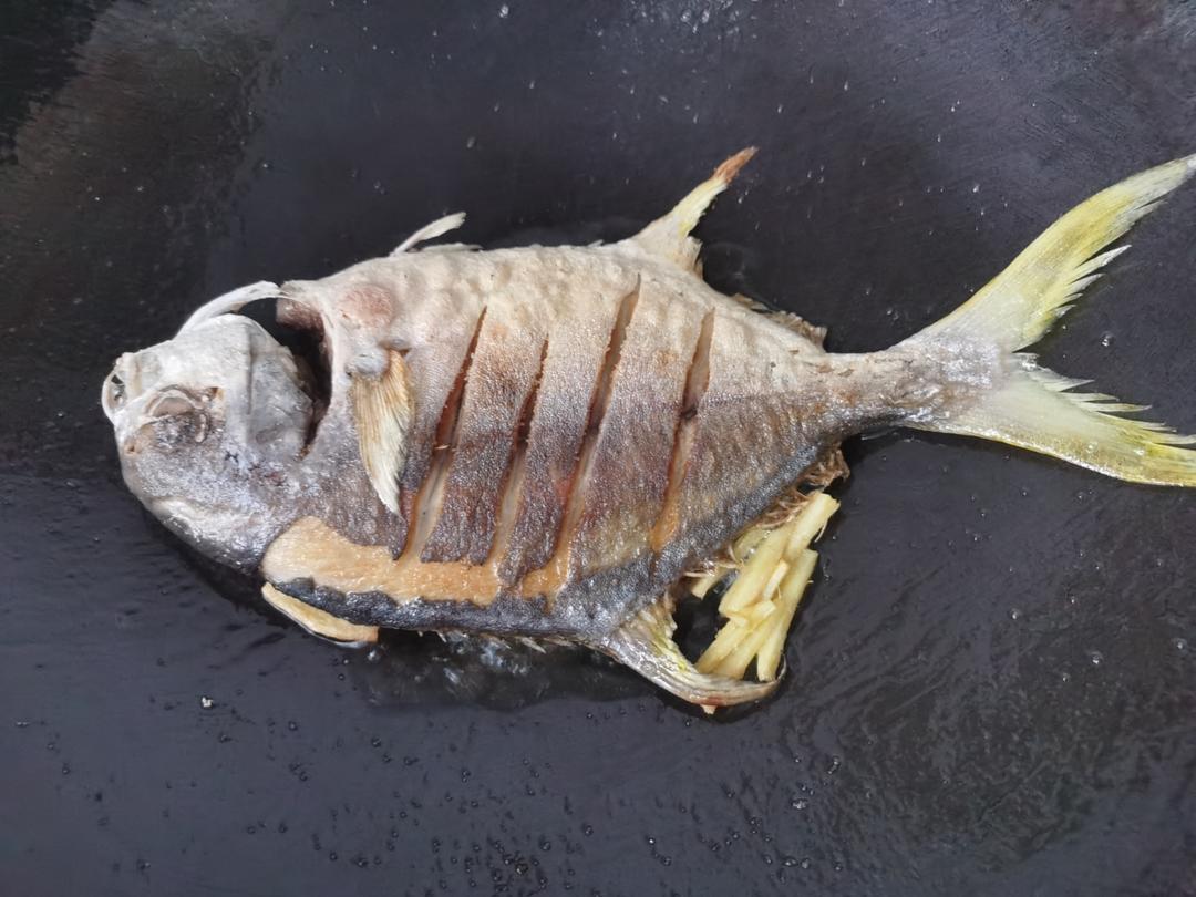 煎鱼/煎黄花鱼/漂亮不掉皮/铁锅煎鱼不粘锅