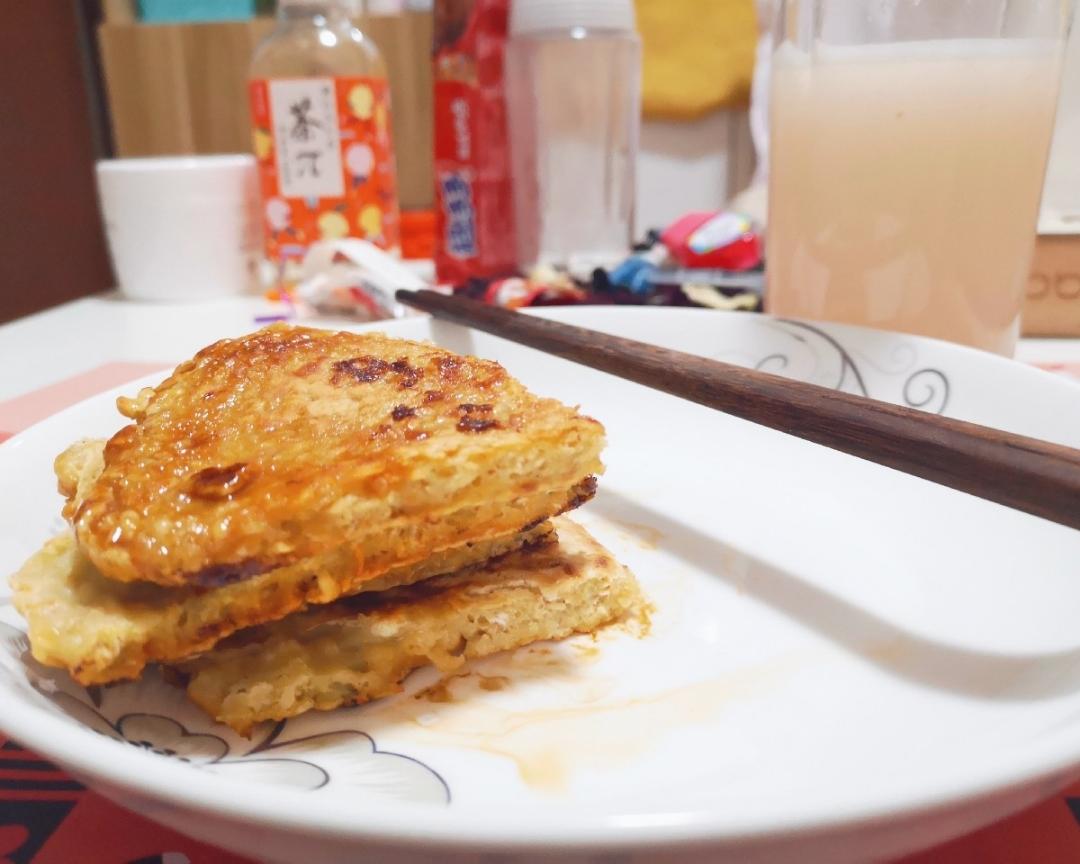 牛奶150克燕麦200g面粉适量平底锅就可以做的燕麦饼的做法准备好蛋液