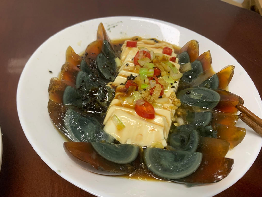 皮蛋拌豆腐-春节爽口小菜