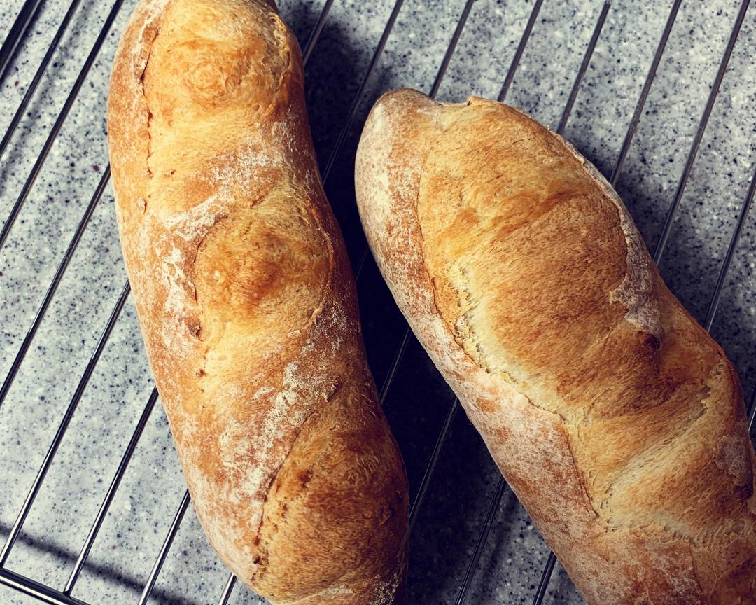 不断总结经验，终于做出了有点样子的法棍的做法