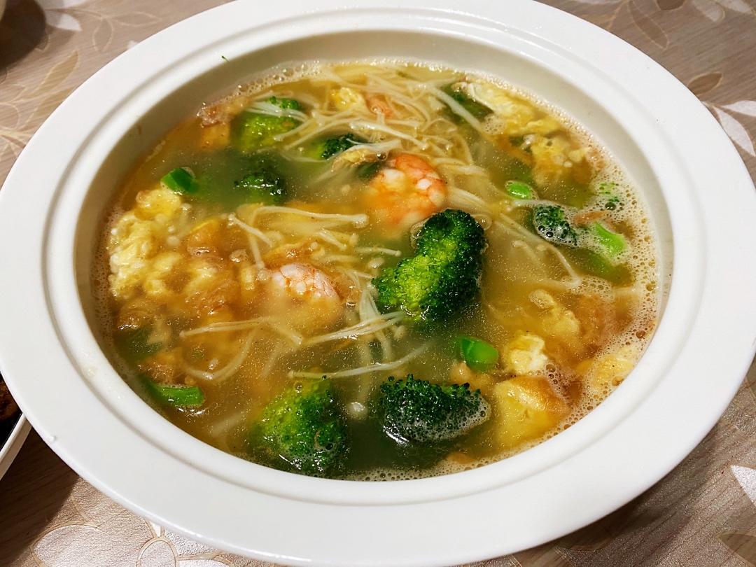 西兰花虾仁菌菇汤，低卡低脂！鲜美营养！