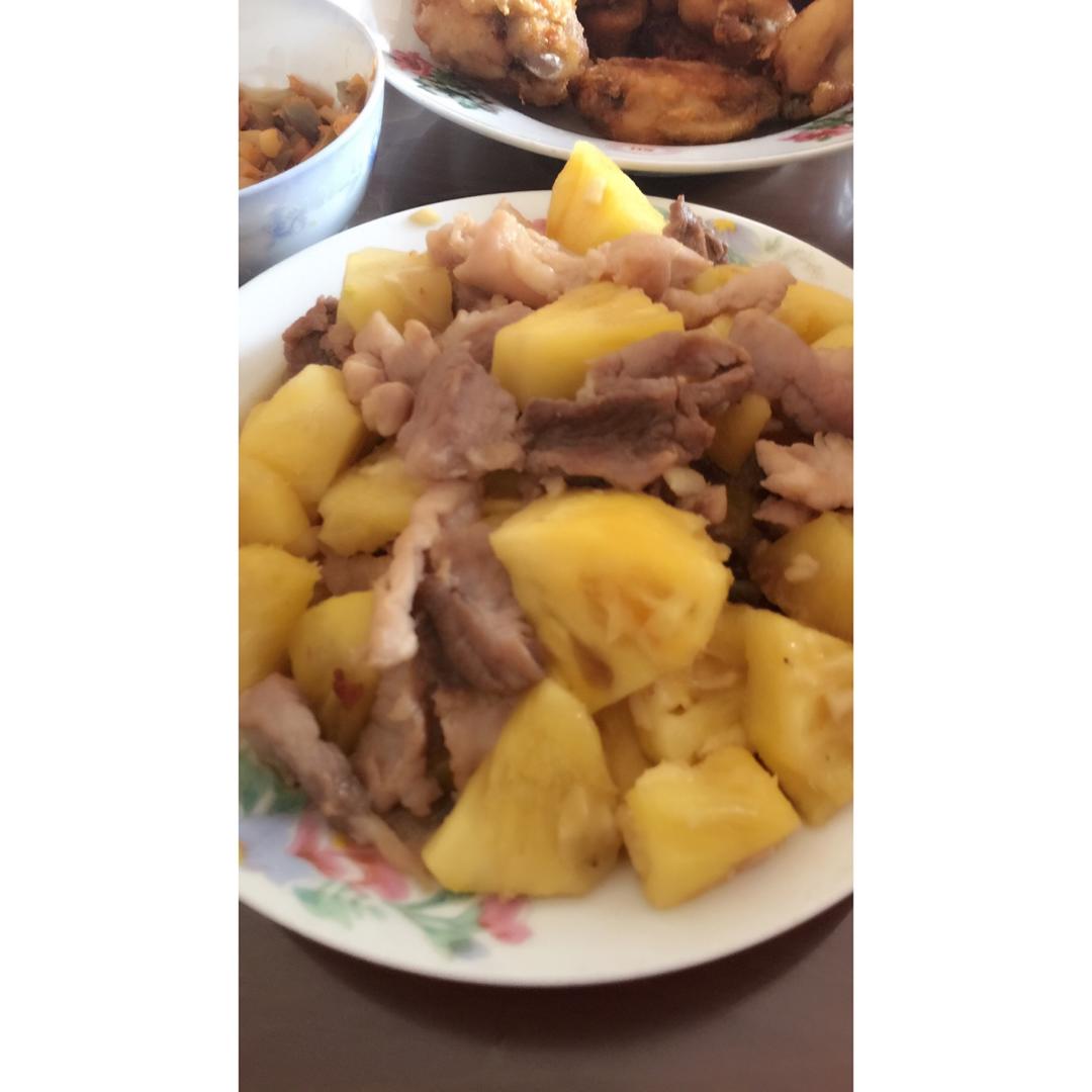 【菠萝小炒肉】