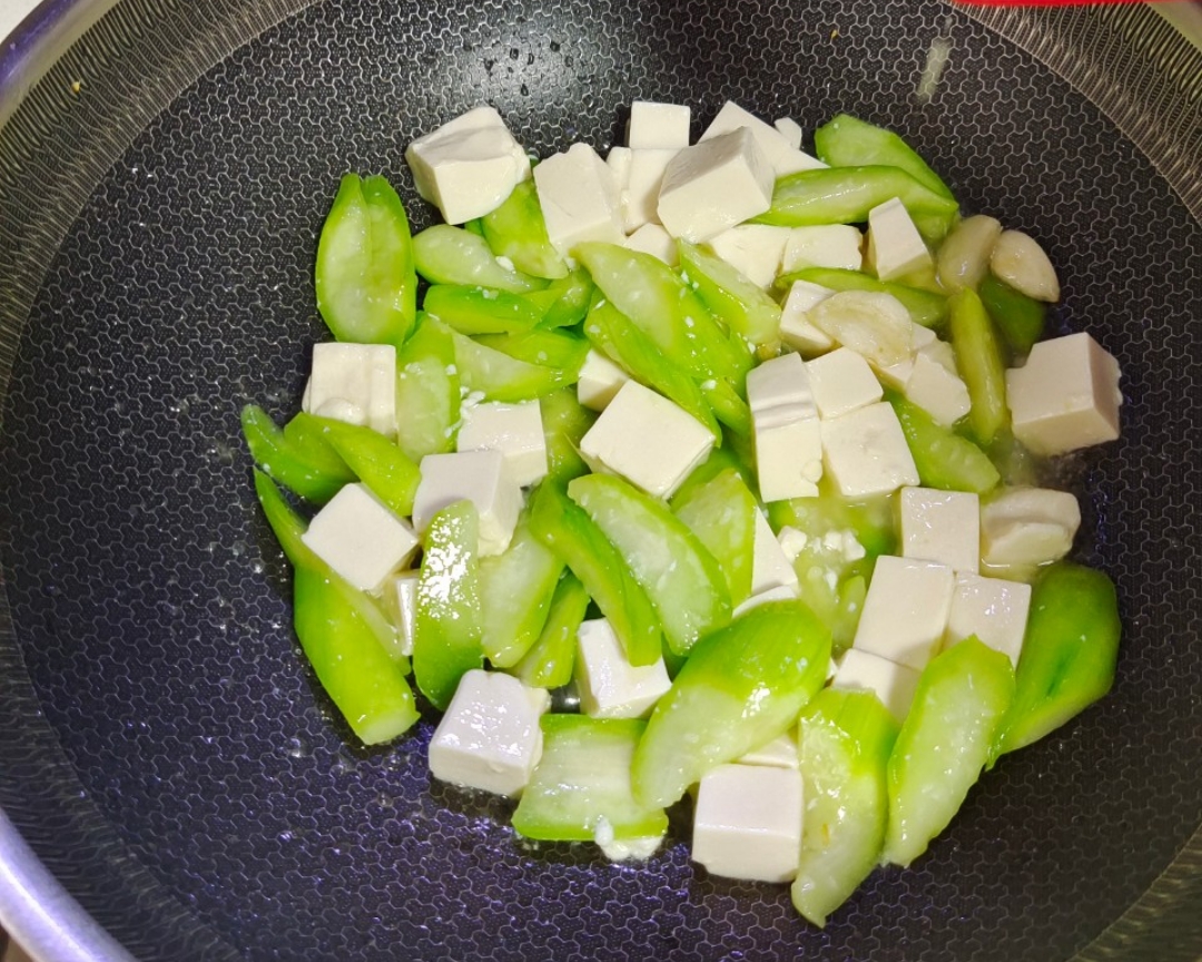 丝瓜炖豆腐（超简单超美味）的做法 步骤5