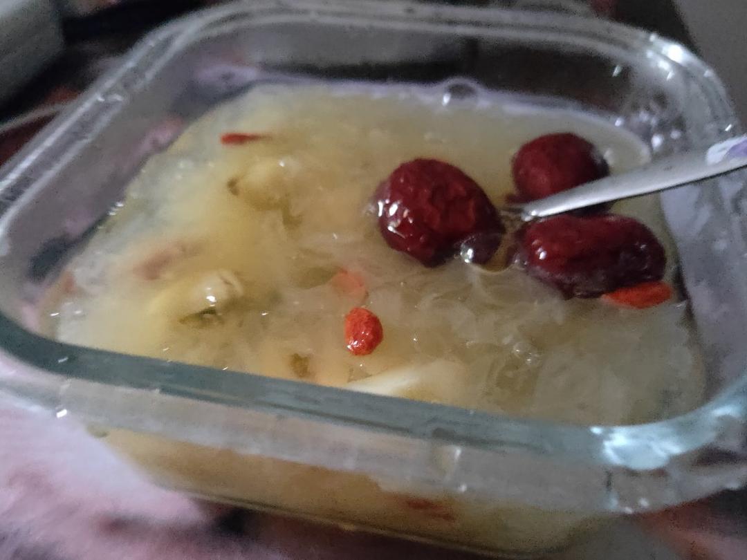 红枣银耳莲子羹（有出胶质、出胶，懒人的电压力锅版）