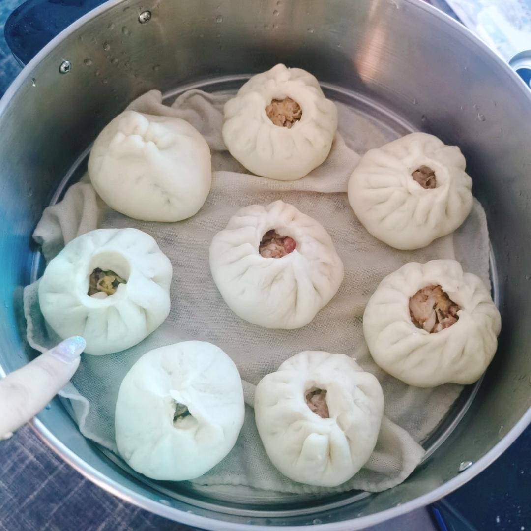 酸菜油梭子包子