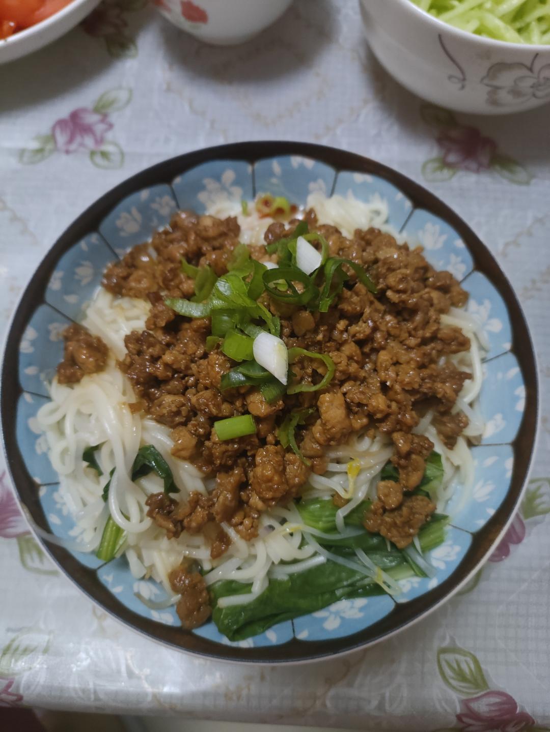 麻辣鲜香！在家就能打卡成都最好吃的早餐【素椒杂酱面】！