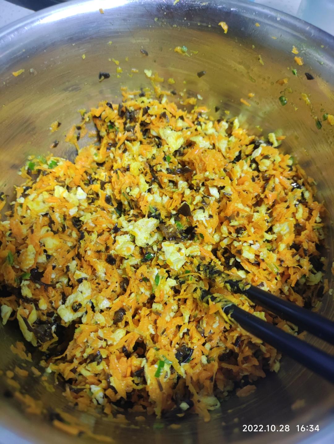 胡萝卜木耳鸡蛋素包子