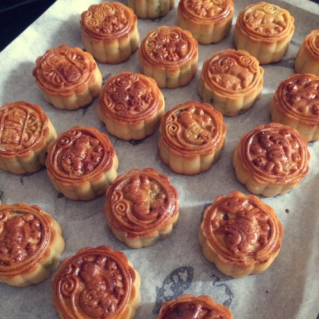 广式月饼—蛋黄莲蓉月饼