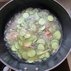 黄瓜火腿汤的做法 步骤5
