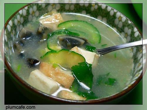 黄瓜皮蛋豆腐汤的做法