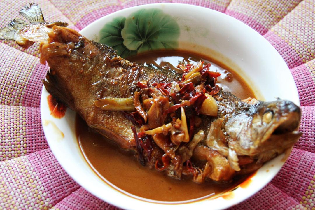 红烧虹鳟鱼的做法