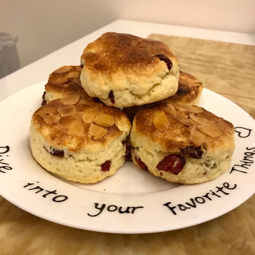 vivianlee593做的英式葡萄干scone(司康饼)