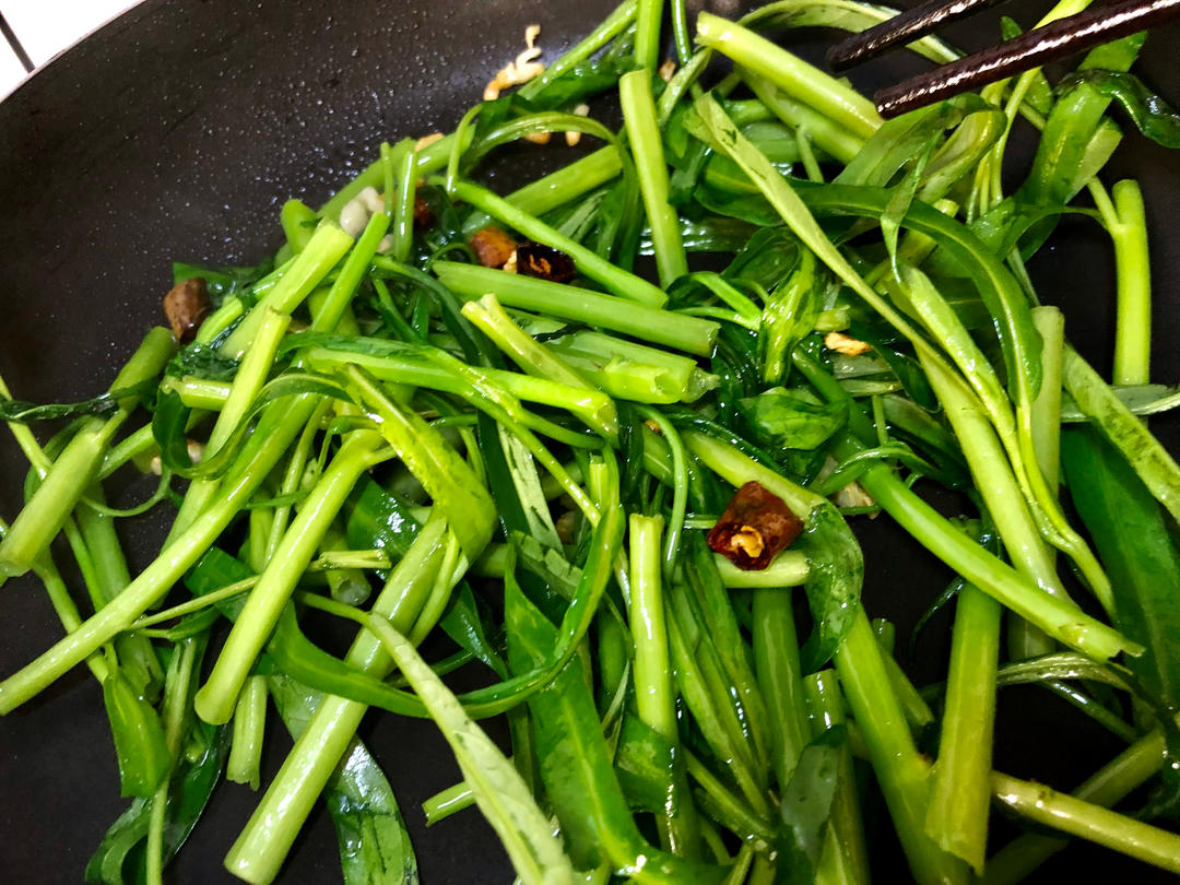 蒜蓉空心菜的做法 步骤2