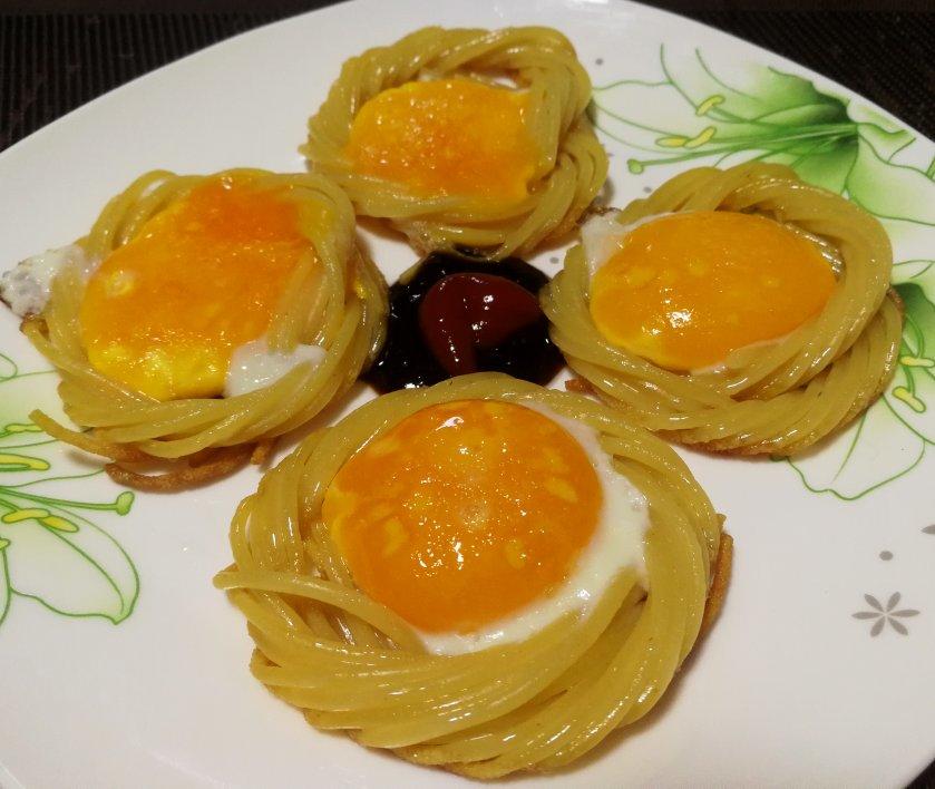面条变身鸟巢蛋饼
