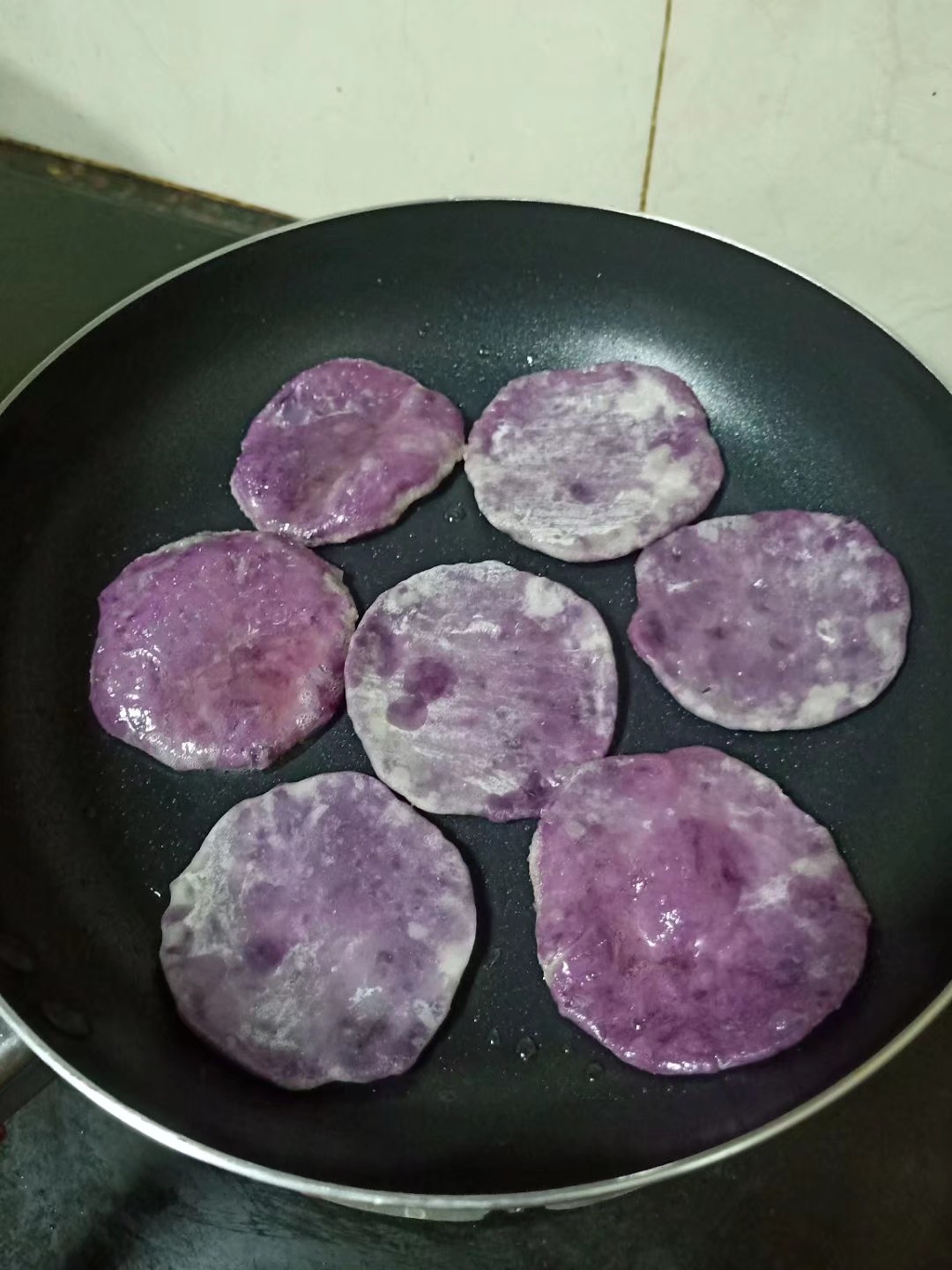香煎紫薯饼的做法 步骤3