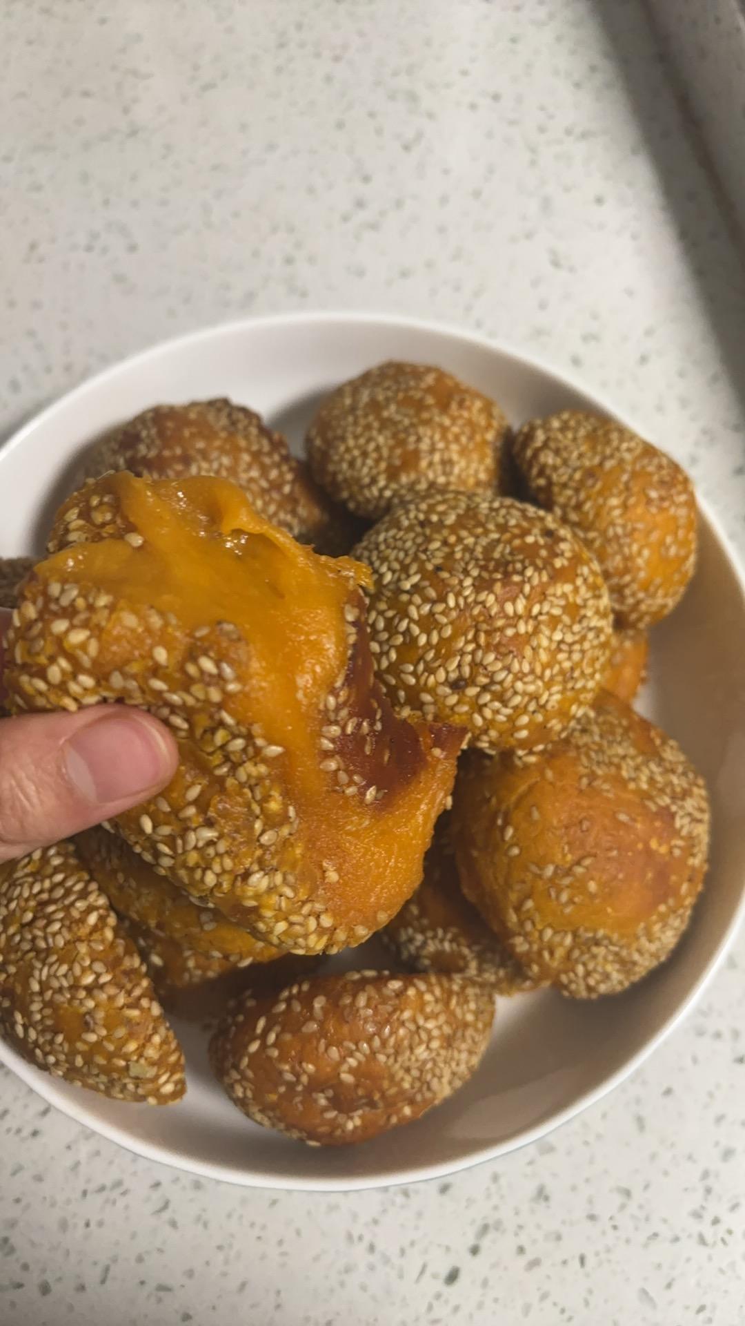 糯叽叽的秋冬甜品南瓜麻球（麻团），无需油炸也能外皮酥脆香甜软糯