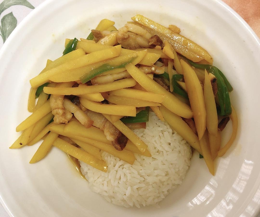 joannann做的青椒土豆肉丝盖饭