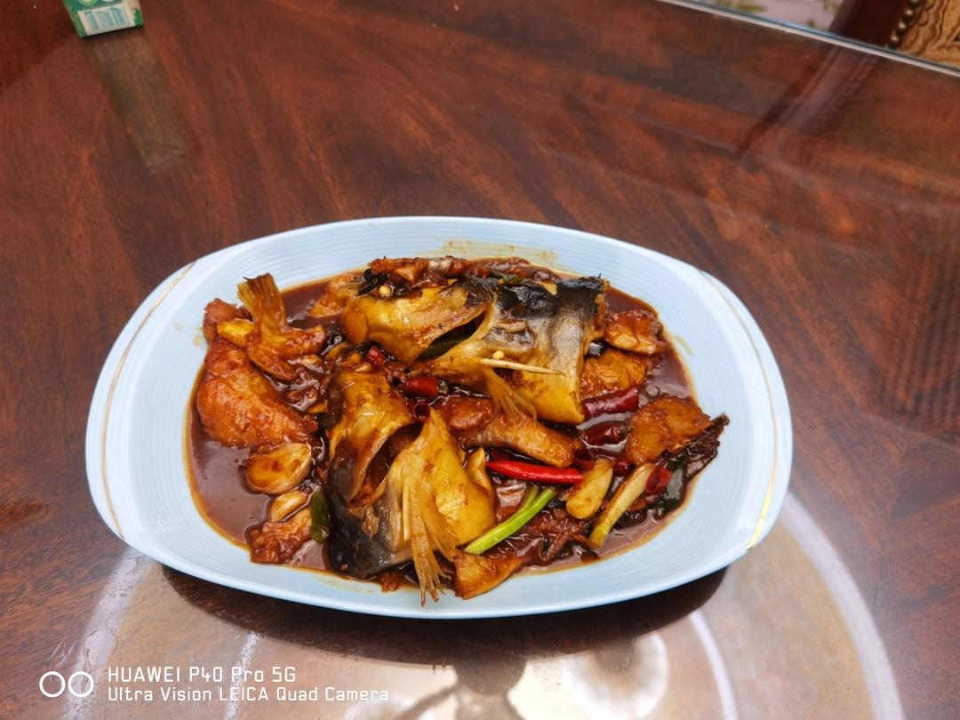 适合孩子吃的下饭菜：酱汁焖鱼