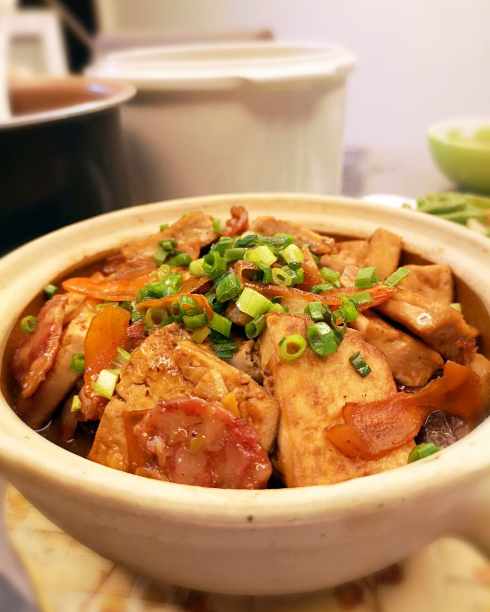 【冬菇虾米豆腐煲】广东人做豆腐煲，鲜到眉毛掉！