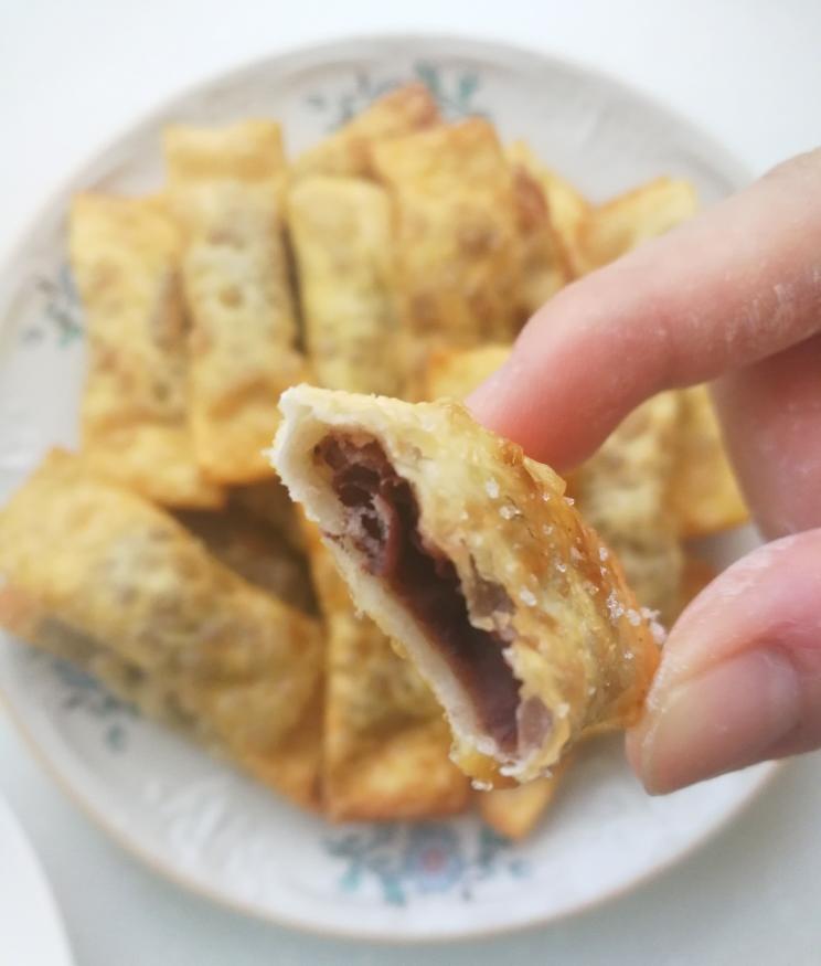 馄饨皮版简易炸春卷（红豆馅）