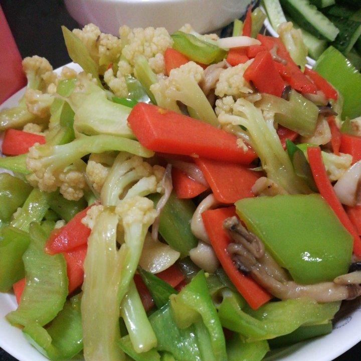 蚝油鲜木耳茶树菇