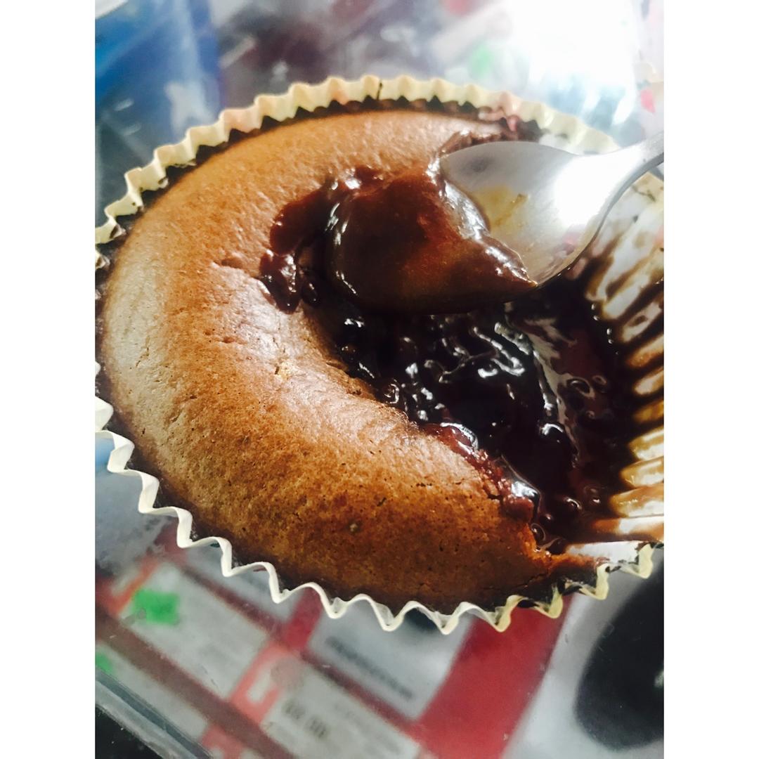 怎么烤都会爆浆的甘纳许熔岩蛋糕