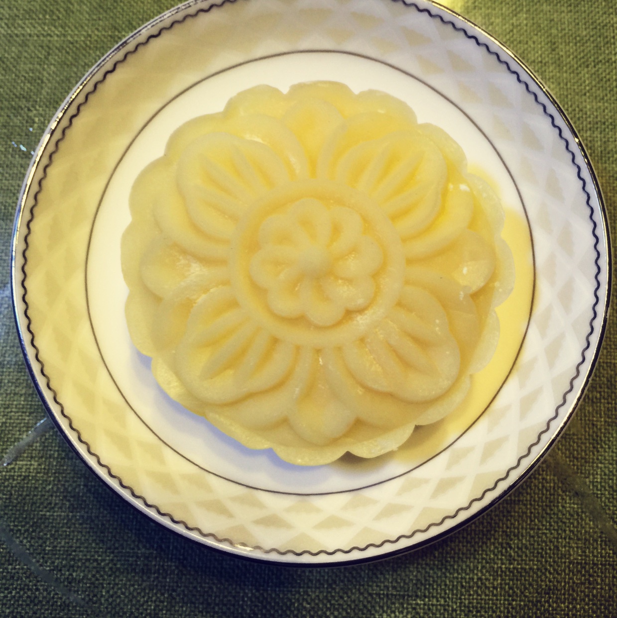 奶黄冰皮月饼