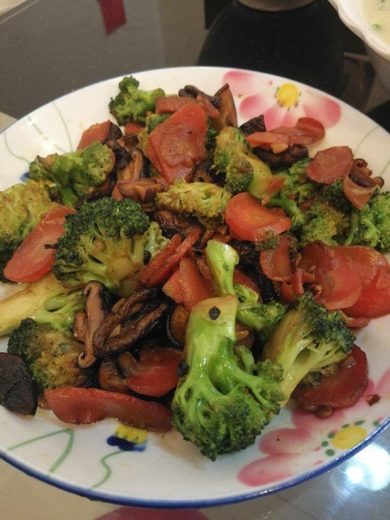 百姓人家——西兰花胡萝卜炒蘑菇