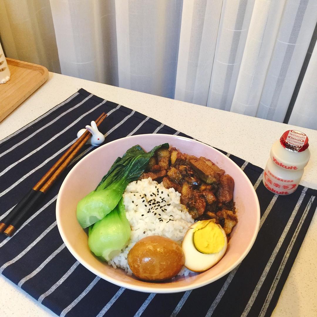 洋葱酥卤肉饭