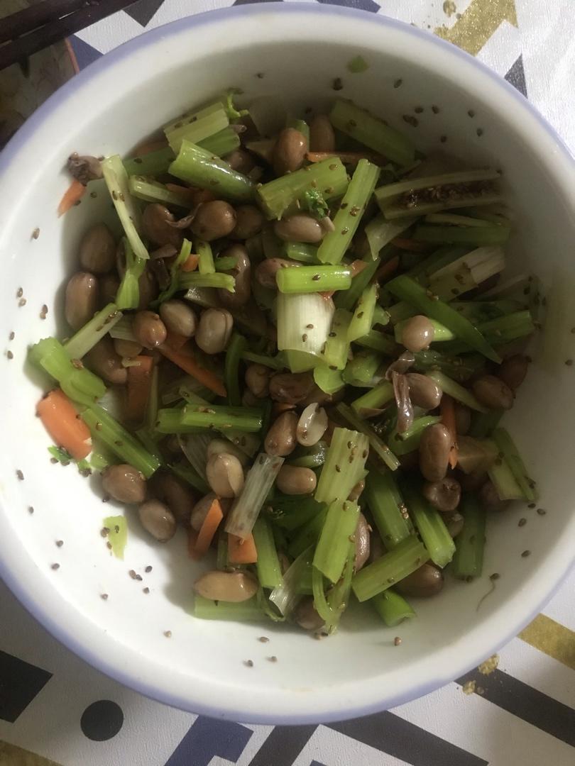 凉拌芹菜花生米胡萝卜