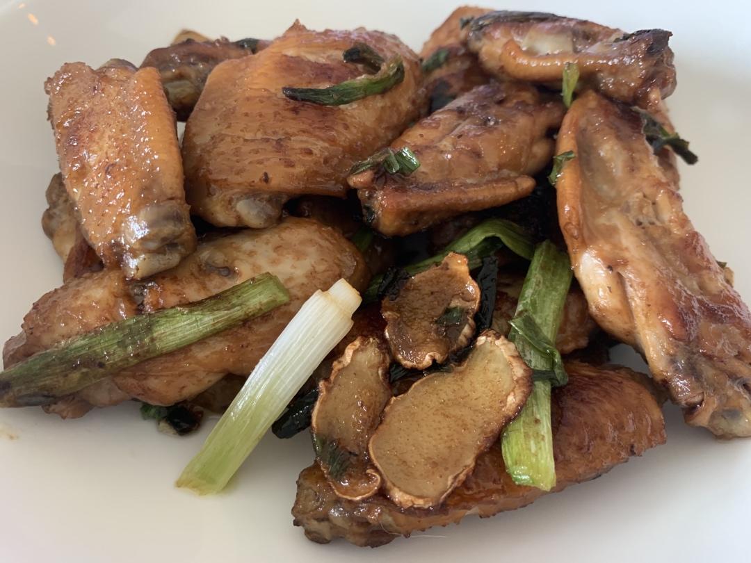 红烧鸡翅（好吃到舔手指）