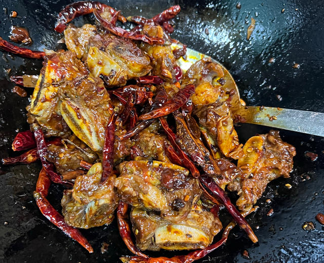 牛排骨板面汤底的做法