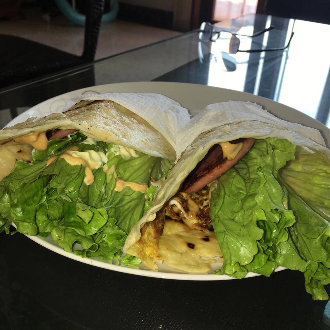 火腿鸡蛋生菜手抓饼的做法