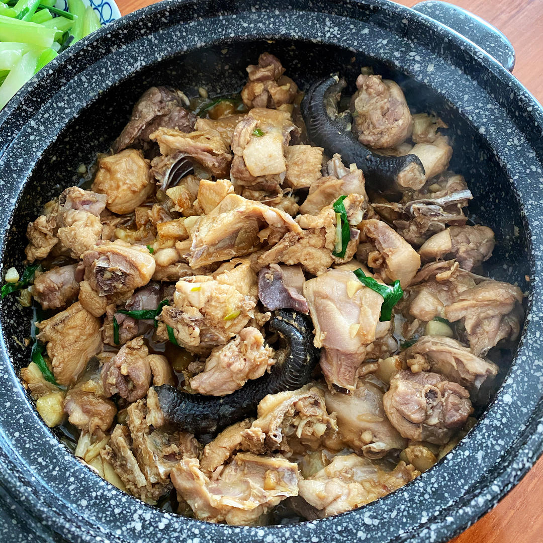 香味十足的沙姜鸡煲