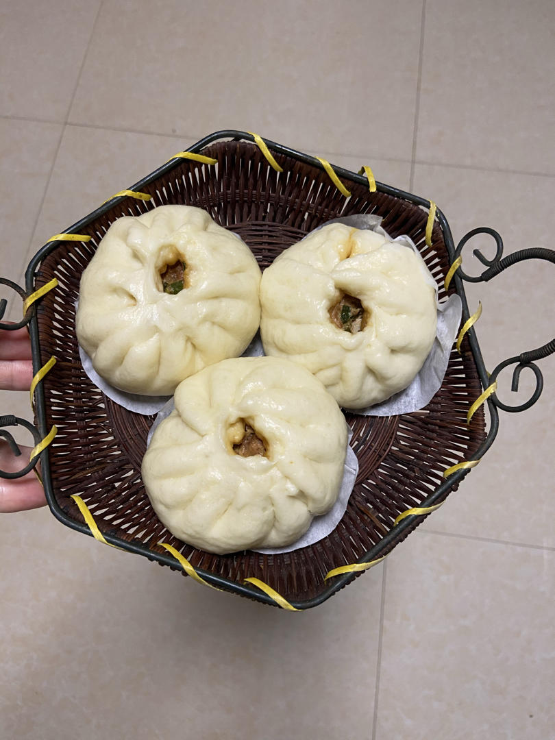 松软多汁的肉包子